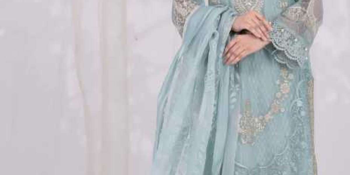 Top Pakistani Dresses Famous in the UK