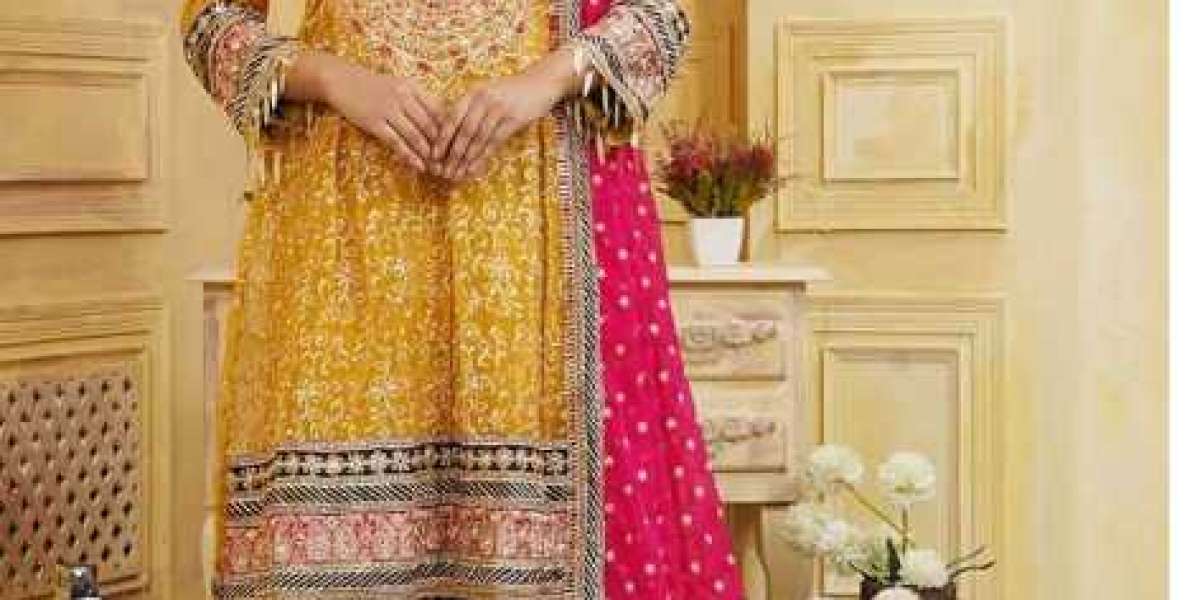 Pakistani Mehndi Dresses: Embracing Tradition with Modern Flair