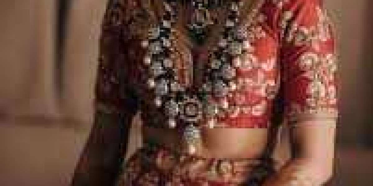 Regal Radiance: A Guide to Traditional KundanJewellery for Indian Bridal Lehenga Choli